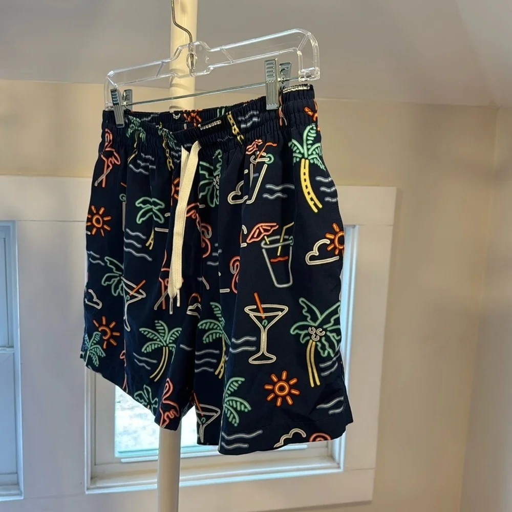 Chubbies The Neon Lights Classic Swim Trunk- Men's Small - Palm Tree, Flamingo